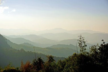 Nagaland çoğunlukla dağlık durumudur. Nispeten hafif iklim ve yağış çok verimli ve yeşil bitki örtüsü destek.