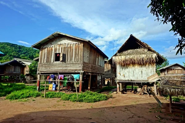 Традиционные Хижины Бамбука Дерева Можно Увидеть Многих Деревнях Всему Лаосу — стоковое фото