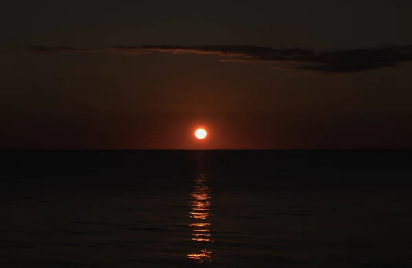 プリンスエド ワード島のカナダのウェスト ポイント灯台から見た夕日 — ストック写真