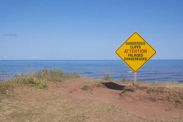 Señal Advertencia Acantilado Peligroso Cabo Del Norte Prince Edward Island —  Fotos de Stock