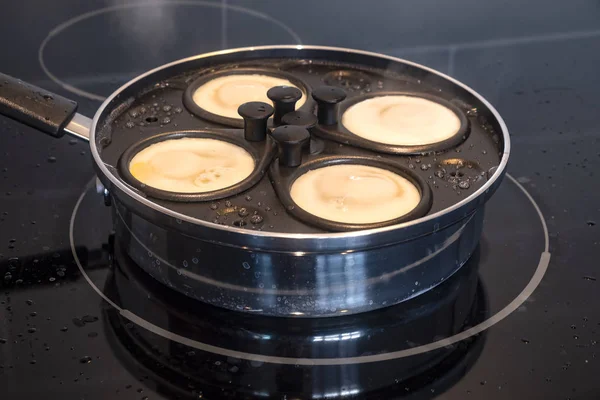 Poaching Eggs Egg Poaching Non Stick Pan — Stock Photo, Image