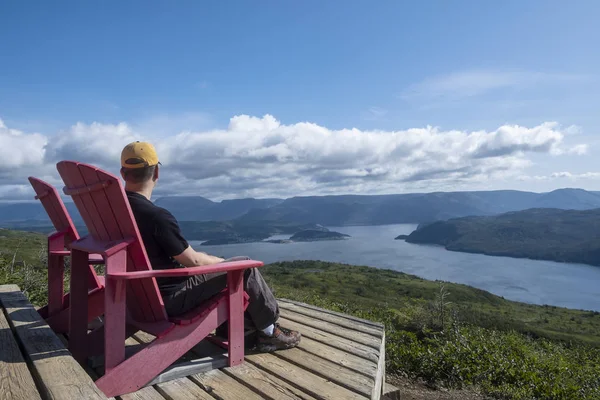 Man Sitting Red Adirondack Chair Top Lookout Trail Woody Point — Stock Photo, Image