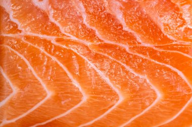 Çiğ somon balığı filetosunun aşırı yakın çekimi