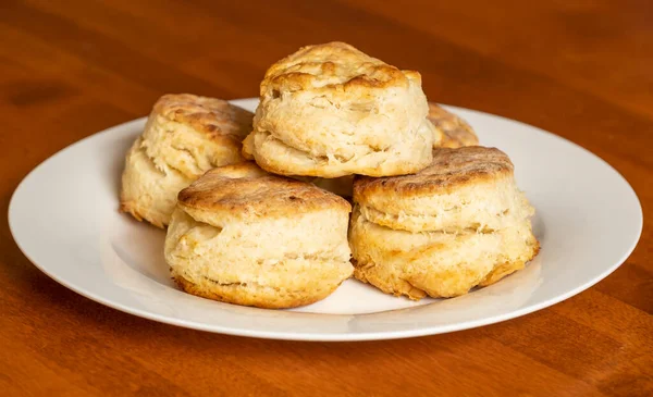 Plateful Freshly Baked Buttermilk Biscuits — Stock Photo, Image