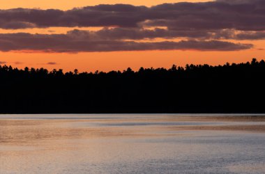 Fransız Nehri Üzerinde Renkli Gün Batımı