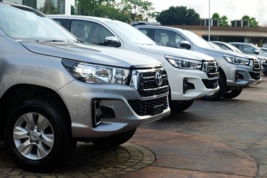 Bangkok, Tayland - 13 Mayıs 2018 satır yeni pikap kamyonlar için satış, Toyota Hilux Revo 2018 showroom,
