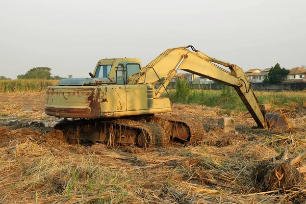 beko zemin çalışma bir çukur kazıyordu 