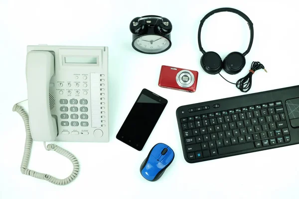 Beyaz Ofis Sabit Hat Telefon Smartphone Modern Elektronik Araçlar Beyaz — Stok fotoğraf