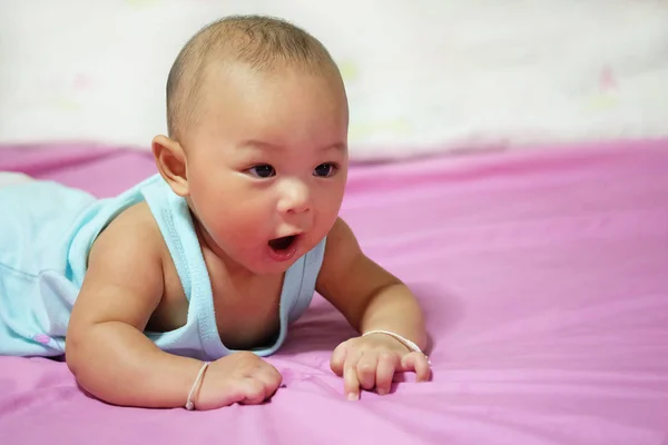 Asian Cute Baby Newborn Crawling Shocked Surprised Good Mood Bed — Stock Photo, Image