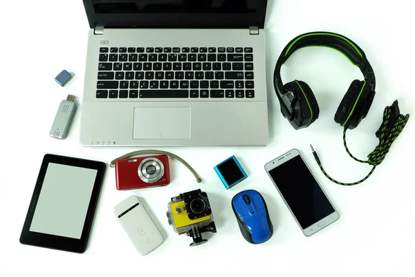 Biurko Gadżety Lub Sprzęt Elektroniczny Codziennego Użytku Laptop Telefony Komórkowe — Zdjęcie stockowe