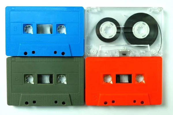 Colección Coloridos Casetes Audio Antiguos Aislados Sobre Fondo Blanco —  Fotos de Stock
