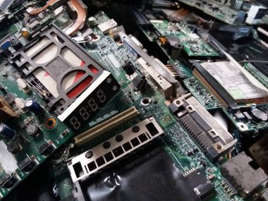Elektronik atık yığını, Anakart bilgisayar ve işlemci mikroçipleri elektronik ekipman, Baskılı Devre Kartı, E-atık çevre kavramları ile ilgili bir sorun yeniden kullanılmalı ve geri dönüşüm