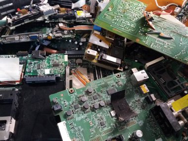 Elektronik atık yığını, Anakart bilgisayar ve işlemci mikroçipleri elektronik ekipman, Baskılı Devre Kartı, E-atık çevre kavramları ile ilgili bir sorun yeniden kullanılmalı ve geri dönüşüm
