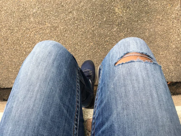 Velho Jeans Falta Perna Direita — Fotografia de Stock