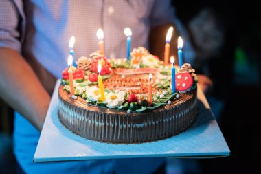 Yandan gece de Doğum günü pastası