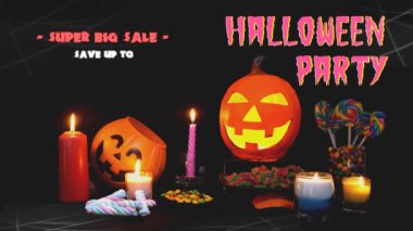 Siyah arka plan üzerine şeker ile mutlu Halloween süsleme