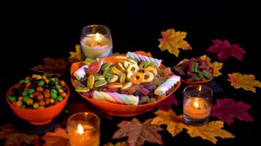 Cadılar Bayramı gün çeşitli şekerler ve akçaağaç animasyon koleksiyonu