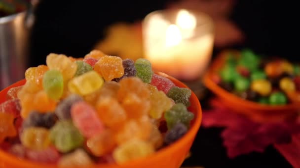 Halloween Thema Snoep Met Brandende Kaarsen Zwarte Achtergrond Beelden Collectie — Stockvideo