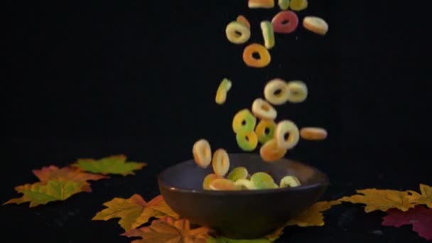 Esta Una Toma Caramelos Halloween Cayendo Colección Cámara Lenta — Vídeo de stock