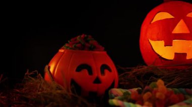 Cadılar Bayramı Günü teması ile animasyon lentern kabak toplama