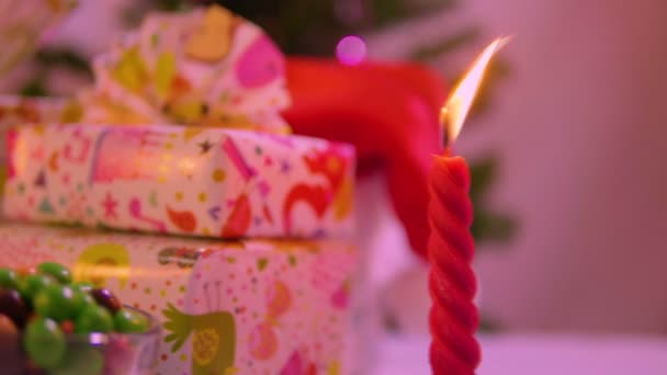 Рождественское Оформление Коллекцией Подарков Свечей — стоковое видео