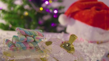 Animasyon Noel derlemesiyle, köknar ve süsleme