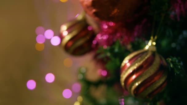 Beelden Van Boom Kerst Versierd Met Bal Kerstcollecte — Stockvideo