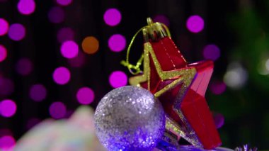 Noel top ve yıldız görüntüleri koleksiyonu taşımak