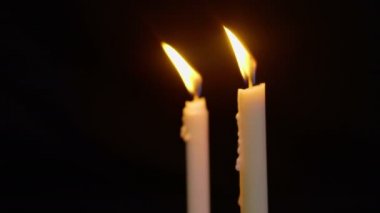 Animasyonu iki mum yanan hareket ettirin. Neşeli Noel koleksiyon