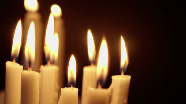 圣诞节收集蜡烛燃烧的画面 — 图库视频影像