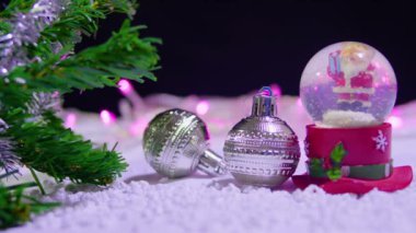 Kar küresi ve iki görüntüleri top yılbaşı koleksiyonu