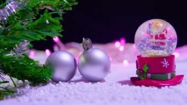 Kar küresi ve iki görüntüleri top yılbaşı koleksiyonu