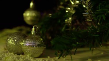Topları ve ağaç Noel görüntüleri. Noel günü koleksiyonu