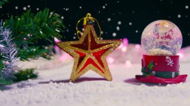 Kar küresi ve yıldız Noel kar koleksiyonu ile animasyon