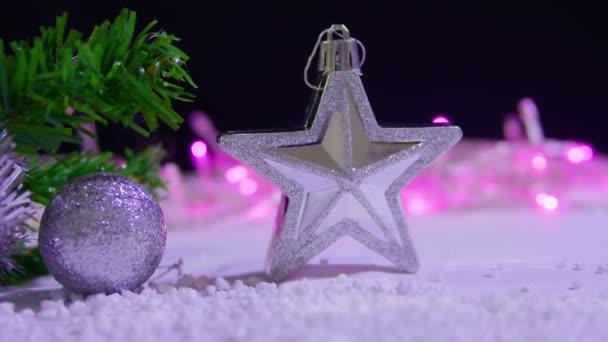 Záběry z koule a vánoční hvězda. První svátek vánoční kolekce