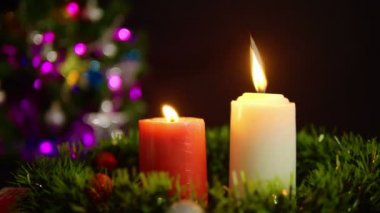 Bulanıklık yanan mum görüntüleri. Noel günü koleksiyonu