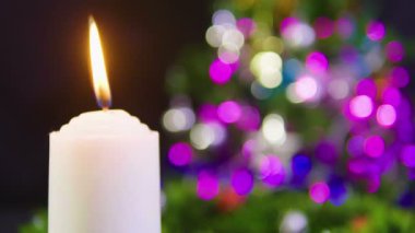 Bulanıklık yanan mum görüntüleri. Noel günü koleksiyonu