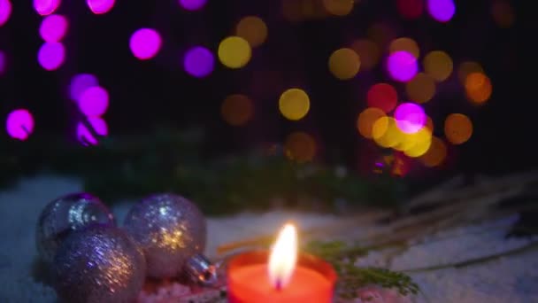 Filmación Movimiento Quema Velas Bolas Regalo Con Lámpara Brillante Colección — Vídeo de stock