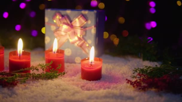 Filmati Che Muovono Candela Che Brucia Palle Regalo Con Lampada — Video Stock