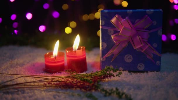Aufnahmen Von Brennenden Kerzen Und Geschenk Weihnachts Kollektion — Stockvideo