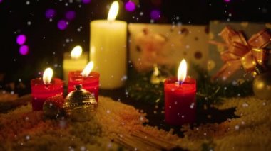 Dekorasyon chirstmas mum yakma, hediye ve kar görüntüleri ile. Noel günü koleksiyonu