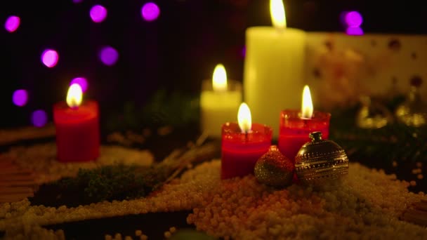 Filmación Decoración Navidad Con Quema Velas Colección Regalos — Vídeo de stock