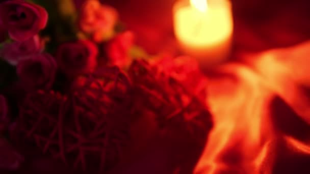 迎接情人节与镜头花束和蜡烛燃烧集合 — 图库视频影像