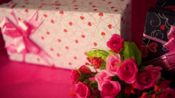 Bilder Blomma Bukett Och Gåva Lådor För Dekoration Valentine Collection — Stockvideo