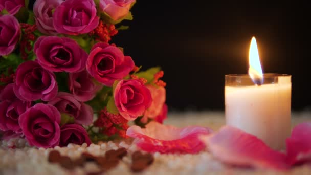 Decoración Imágenes San Valentín Ramo Flores Quema Velas Colección Pétalos — Vídeos de Stock