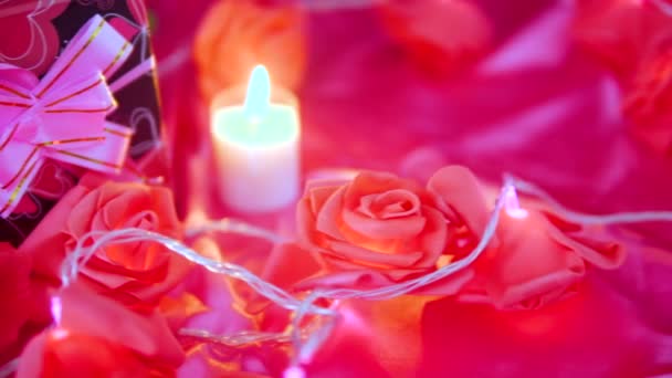 情人节的视频问候与礼品盒 灯和鲜花收藏 — 图库视频影像