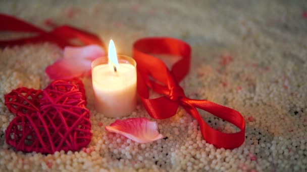 Кадри Прикраси День Святого Валентина Стрічка Свічка Горить Колекції Піску — стокове відео