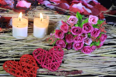 Photoshoot lamba, iki mum yakma, çiçek ve dekorasyon Sevgililer günü koleksiyonu