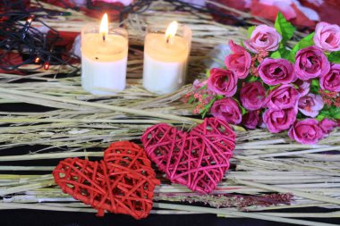 Photoshoot lamba, iki mum yakma, çiçek ve dekorasyon Sevgililer günü koleksiyonu