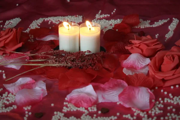 Foto Queima Velas Rosa Flor Para Coleção Dia Dos Namorados — Fotografia de Stock